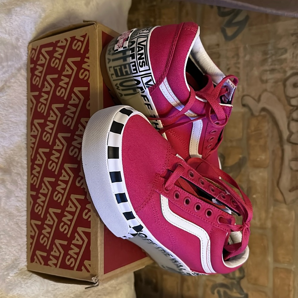 Women’s pink platform vans